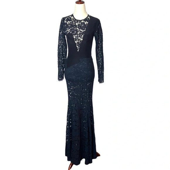 Femme D’armes Niko Lace Maxi Gown Navy 0 - Picture 4 of 7